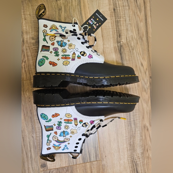 Dr. Martens 1460 WEDNESDAY HOLMES FOR PRIDE LEATHER BOOTS, size US 9 - Picture 10 of 13